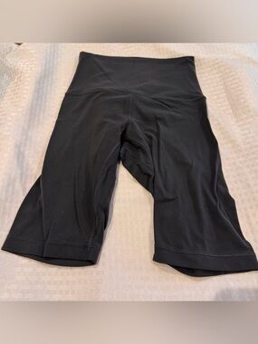 Lululemon High-Waist Black Bike Shorts size 4 workout biking gym